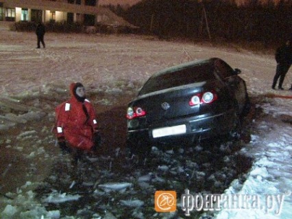 9 января в Санкт-Петербурге под лед провалился автомобиль
