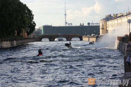 13 июня в Санкт-Петербурге задержали аквабайкеров