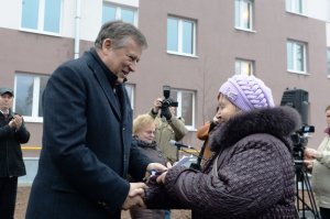 Жителям посёлка Сиверский Гатчинского района вручили ключи от новых квартир