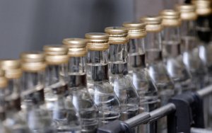 В Ленобласти прикрыли незаконное производство водки
